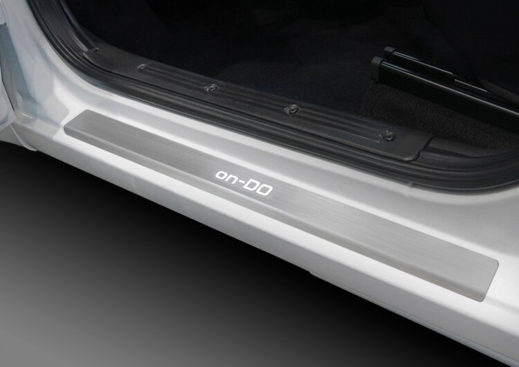 Накладки на пороги AutoMax для Datsun on-DO 2014-2020, нерж. сталь, с надписью, 4 шт., AMDAOND01 с доставкой по всей России