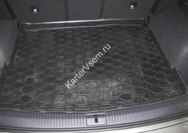 Коврик в багажник автомобиля Rival для Volkswagen Tiguan II поколение (ровный пол багажника) 2016-2020 2020-н.в., полиуретан, 15805005
