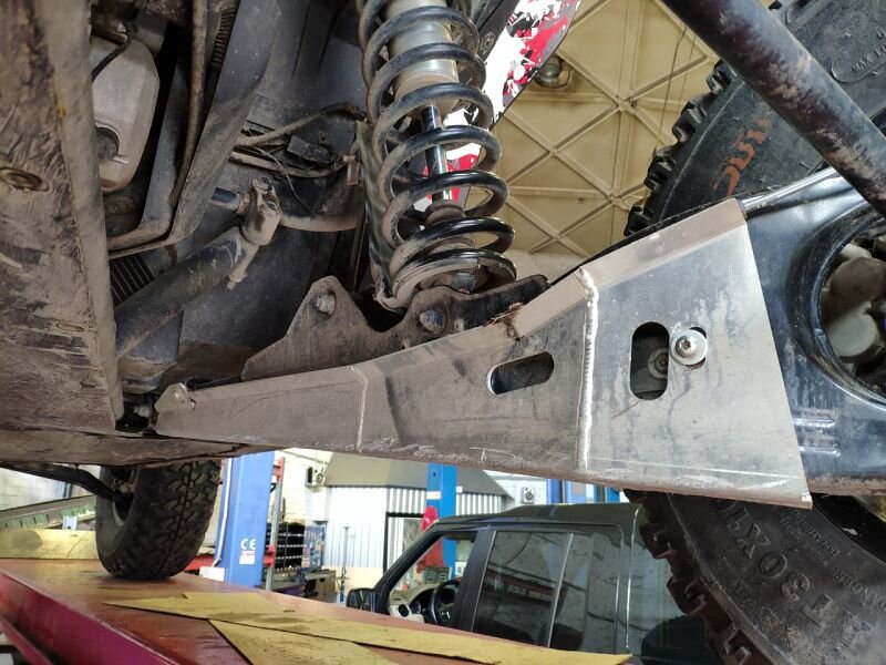 Защита задних рычагов Maverick X3