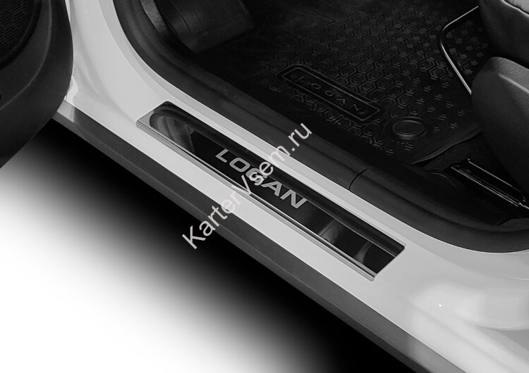 Накладки на пороги AutoMax для Renault Logan II седан 2014-2018 2018-н.в., нерж. сталь, с надписью, 4 шт., AMRELOG01 с доставкой по всей России
