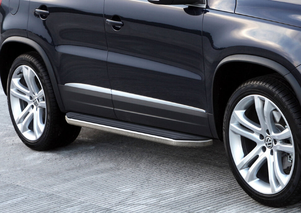 Пороги площадки (подножки) "Premium" Rival для Volkswagen Tiguan I 2007-2017, 173 см, 2 шт., алюминий, A173ALP.5802.2 с доставкой по всей России