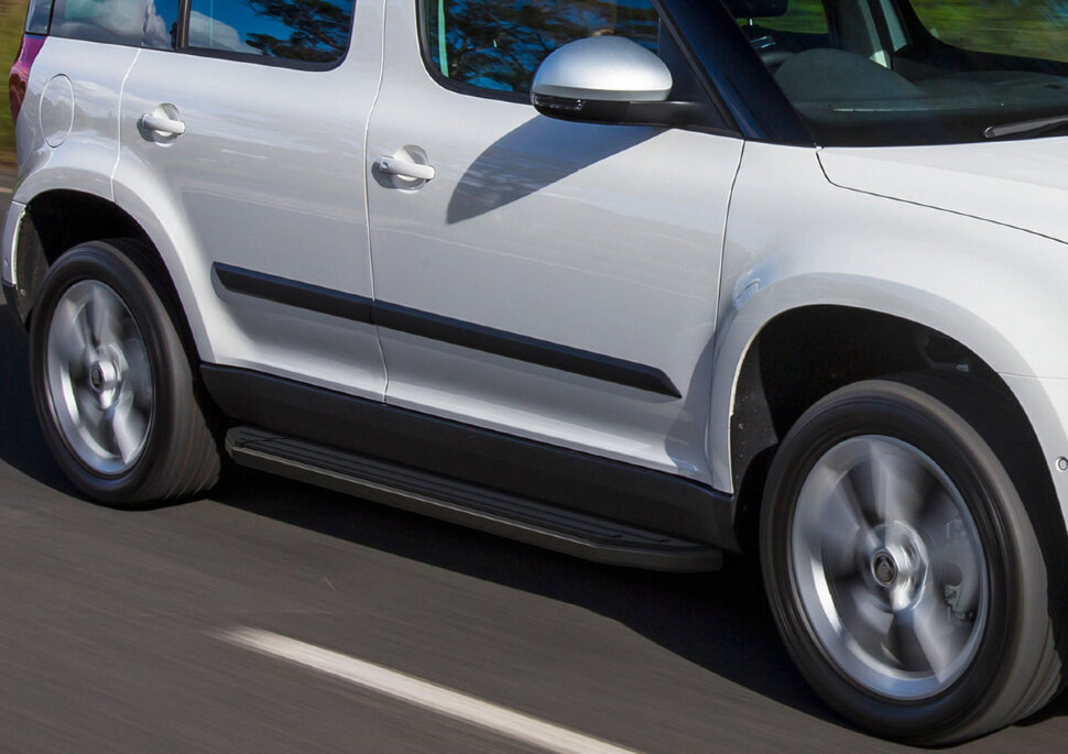 Пороги площадки (подножки) "Premium-Black" Rival для Skoda Yeti 2009-2018, 173 см, 2 шт., алюминий, A173ALB.5101.1 с доставкой по всей России