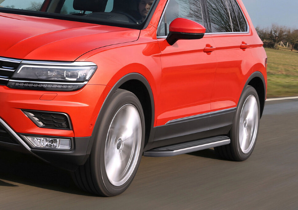 Пороги площадки (подножки) "Premium" Rival для Volkswagen Tiguan II 2016-2020 2020-н.в., 173 см, 2 шт., алюминий, A173ALP.5802.4 с доставкой по всей России