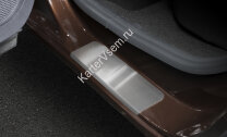 Накладки на пороги Rival для Renault Kaptur 2016-2020, нерж. сталь, с надписью, 4 шт., NP.4704.3 с инструкцией и сертификатом