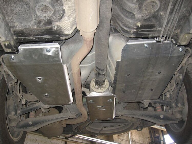 Защита топливного бака Mitsubishi Outlander двигатель 2,0, 2,4 CVT 4wd;  (2013-)  арт: 14.3776