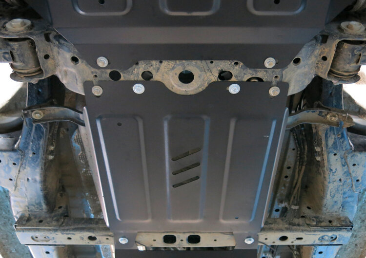 Защита КПП АвтоБроня для Toyota Hilux VIII рестайлинг 4WD 2018-2020 2020-н.в. (устанавл-ся совместно с 1.09502.1), штампованная, сталь 1.8 мм, с крепежом, 111.09503.1