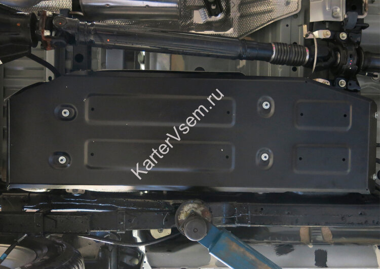 Защита топливного бака АвтоБроня для Toyota Hilux VIII рестайлинг 4WD 2018-2020 2020-н.в., штампованная, сталь 1.8 мм, с крепежом, 111.09505.1