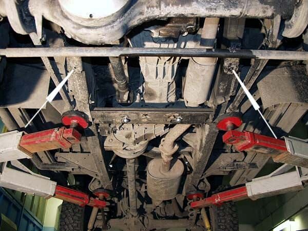 Защита КПП и РК Land Rover Defender 90 двигатель 2,5 D  (2004-2011)  арт: 04.0841