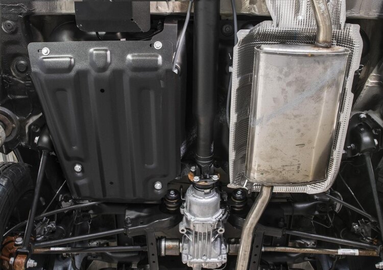 Защита топливного бака Rival для Renault Duster II 4WD 2021-н.в., сталь 1.5 мм, с крепежом, штампованная, 111.4718.1