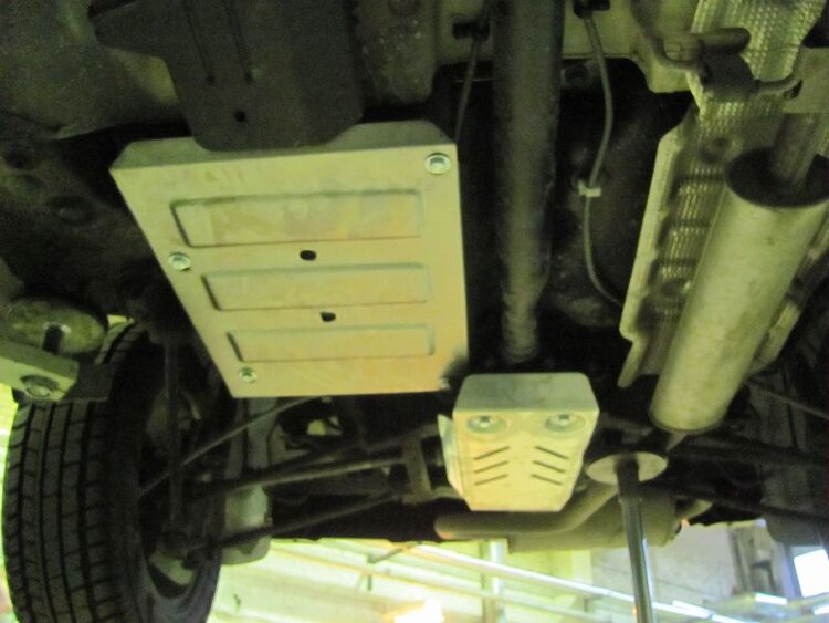 Защита топливного бака Renault Duster двигатель 1,5 dCi, 2.0 4wd  (2012-2021)  арт: 18.2606